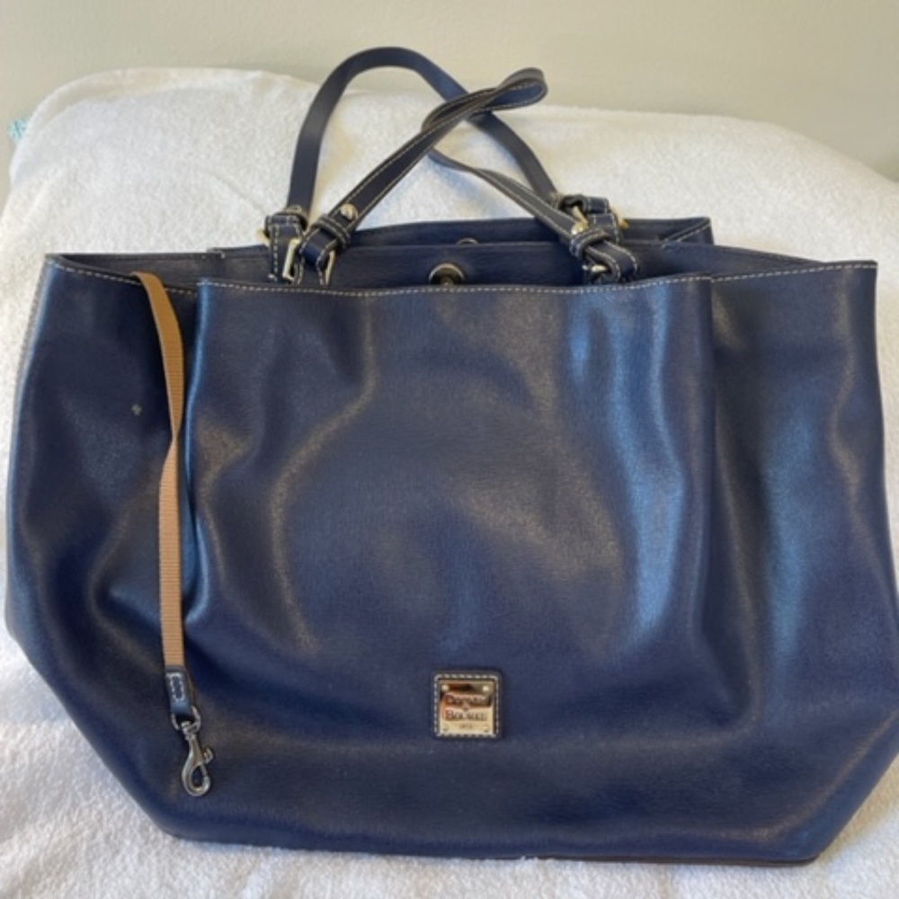 Dooney & Bourke Large Navy Tote. New w/out tag